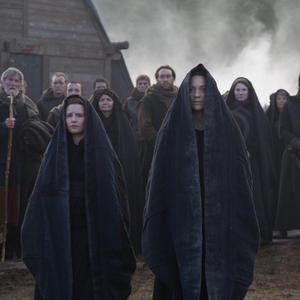 唐舞桐被❌吸乳脱内内游戏
